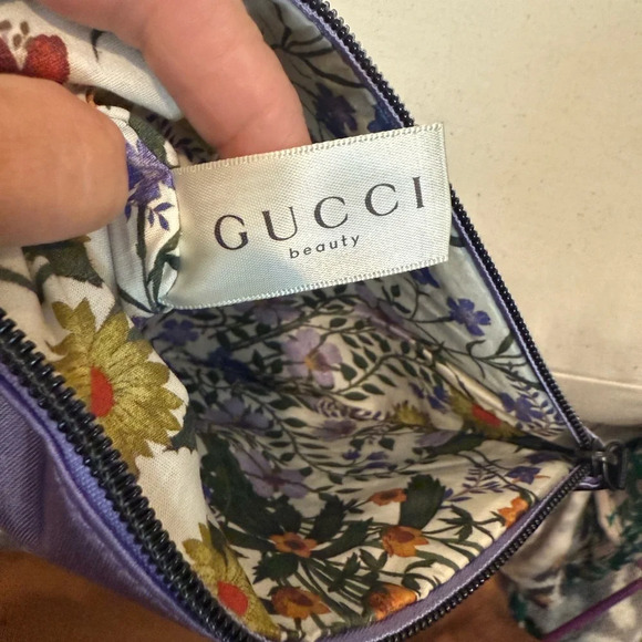 Gucci Lavender Floral Lined Pouch - Picture 2 of 5